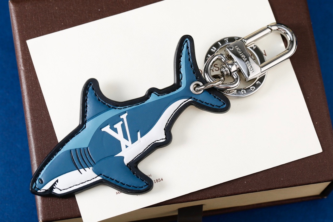 LV keyring 鲨鱼